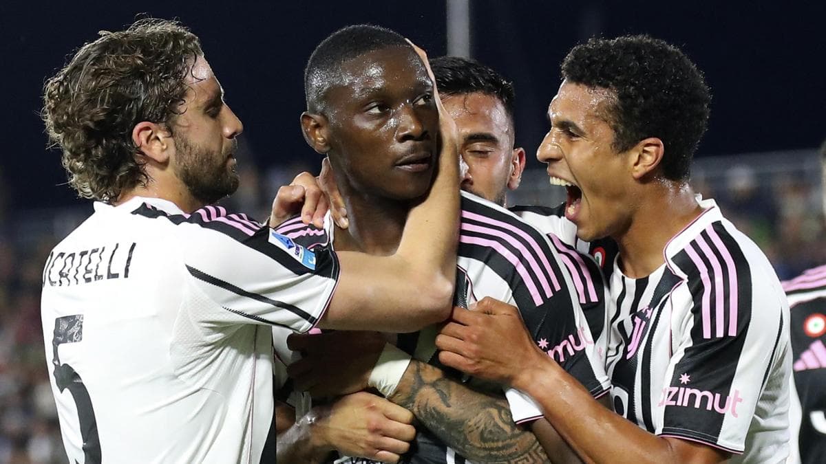 I Club di Serie A Continuano l'Attività di Mercato con un Mese alla Ripartenza